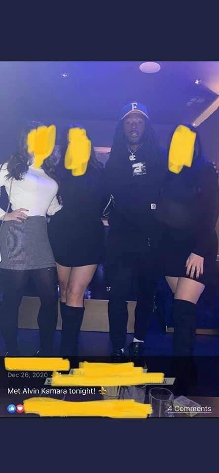 Saints RB Alvin Kamara without a mask.